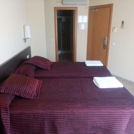 Hostal Sant Sadurni Sant Sadurní dʼAnoia Zewnętrze zdjęcie