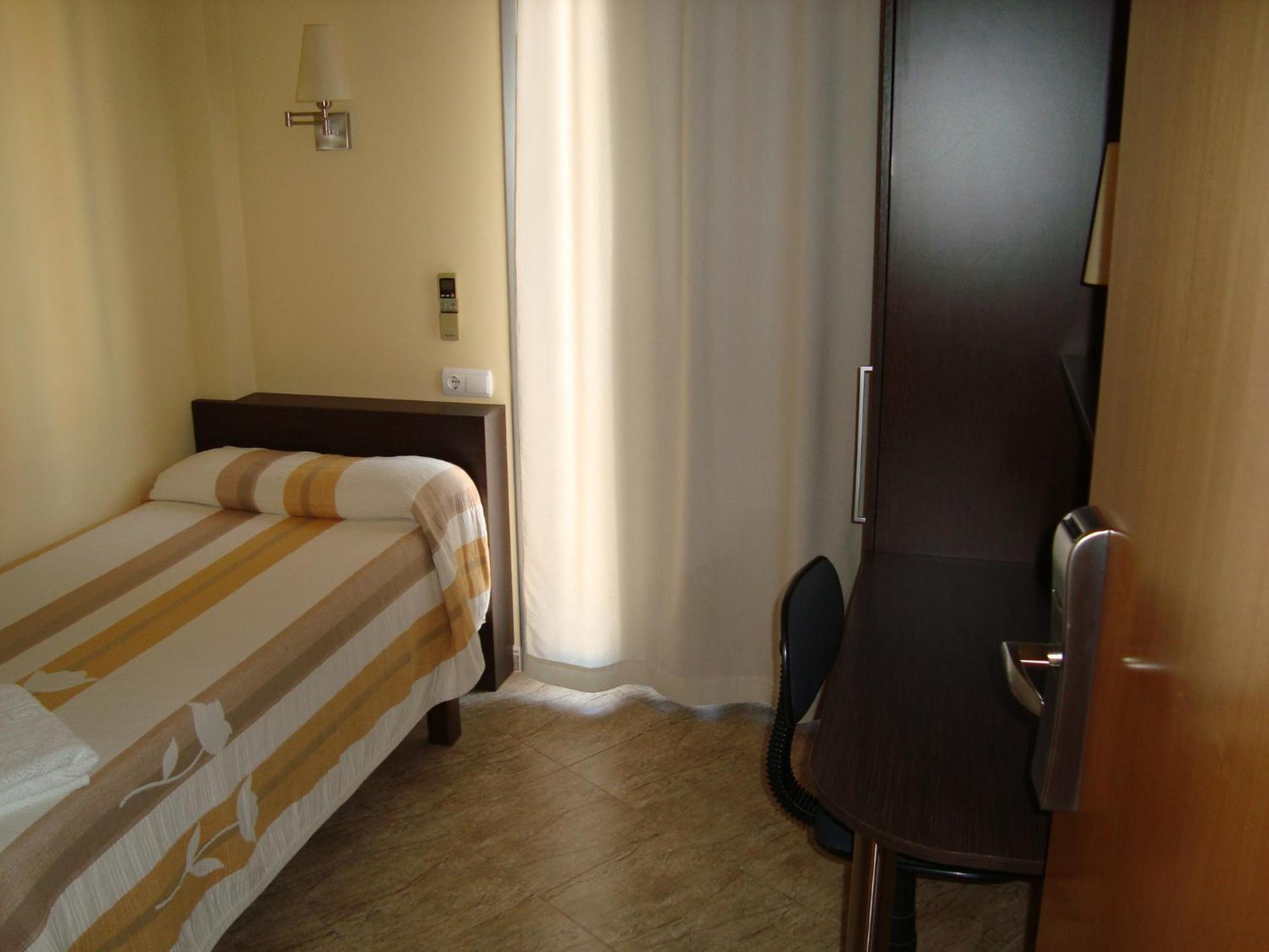 Hostal Sant Sadurni Sant Sadurní dʼAnoia Zewnętrze zdjęcie
