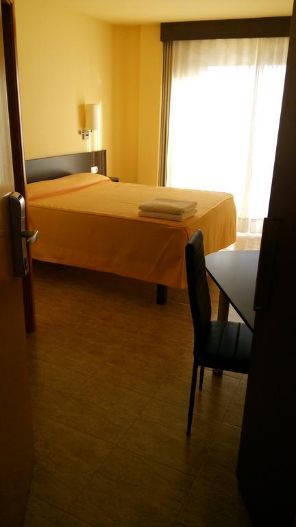 Hostal Sant Sadurni Sant Sadurní dʼAnoia Zewnętrze zdjęcie