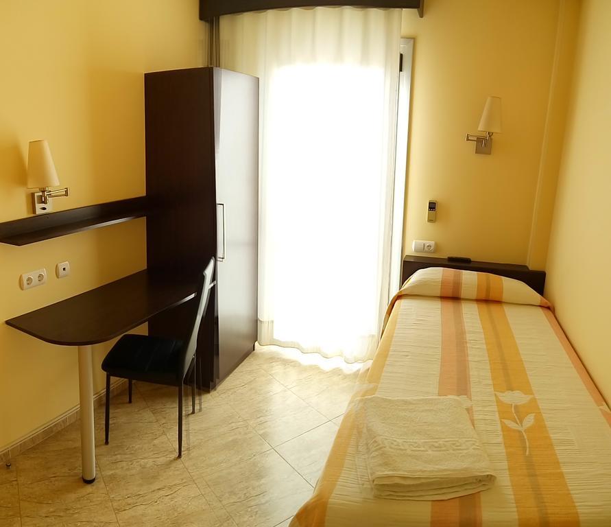 Hostal Sant Sadurni Sant Sadurní dʼAnoia Zewnętrze zdjęcie