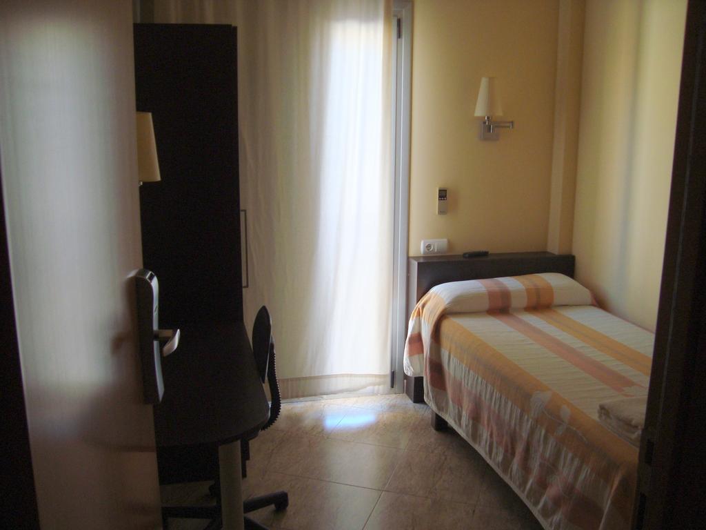 Hostal Sant Sadurni Sant Sadurní dʼAnoia Zewnętrze zdjęcie