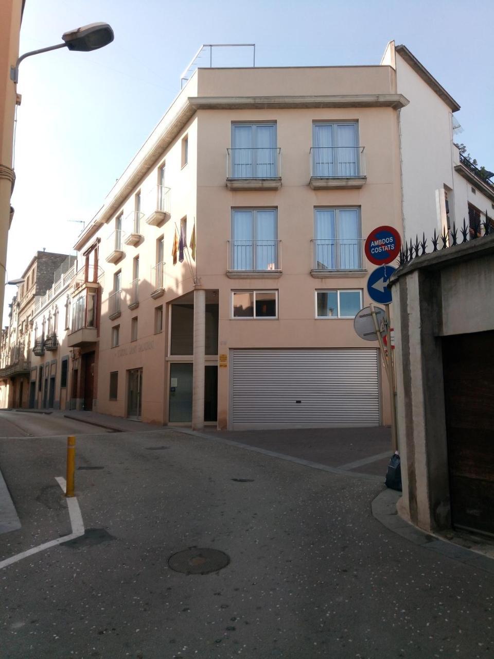 Hostal Sant Sadurni Sant Sadurní dʼAnoia Zewnętrze zdjęcie