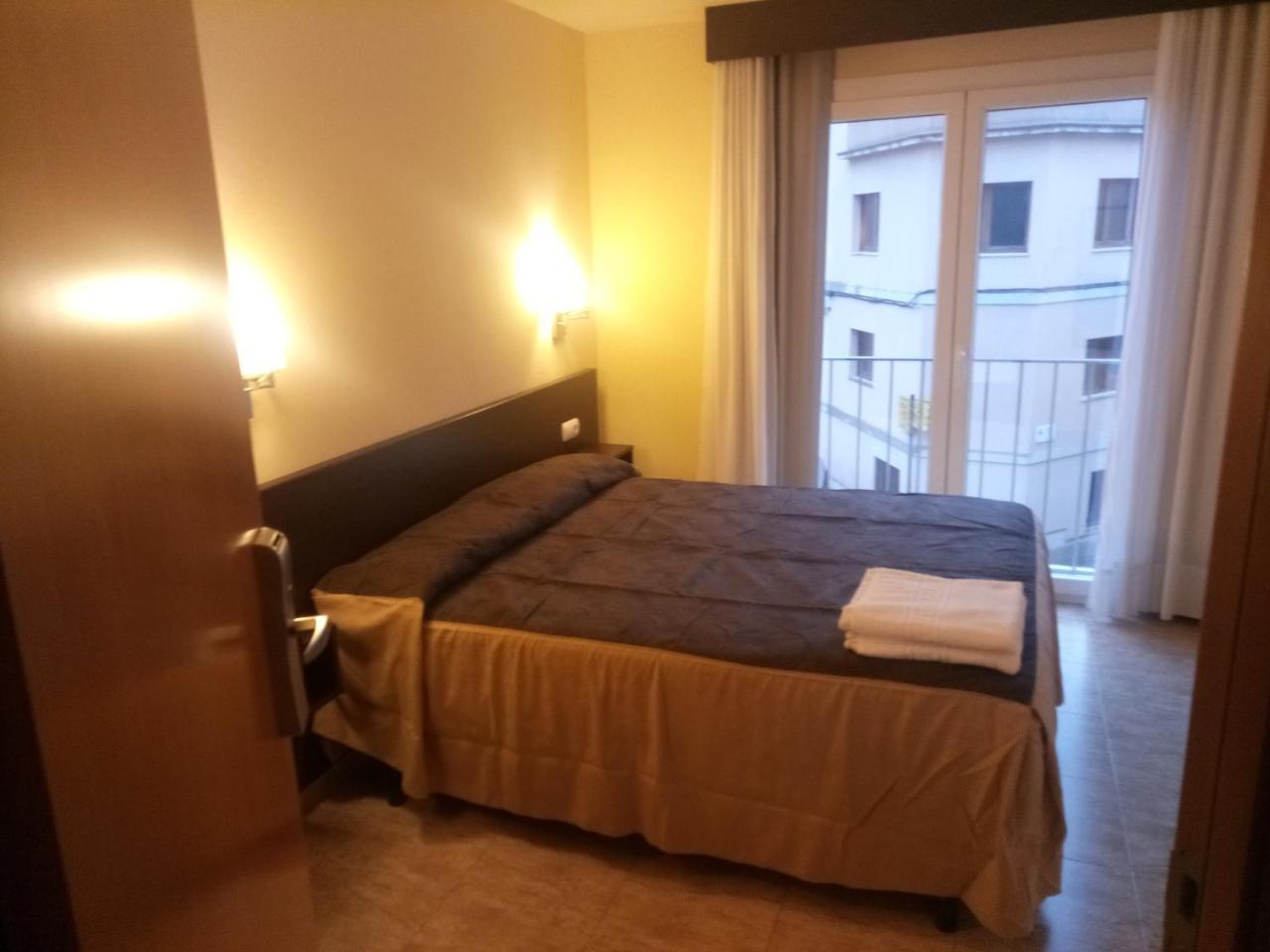 Hostal Sant Sadurni Sant Sadurní dʼAnoia Zewnętrze zdjęcie