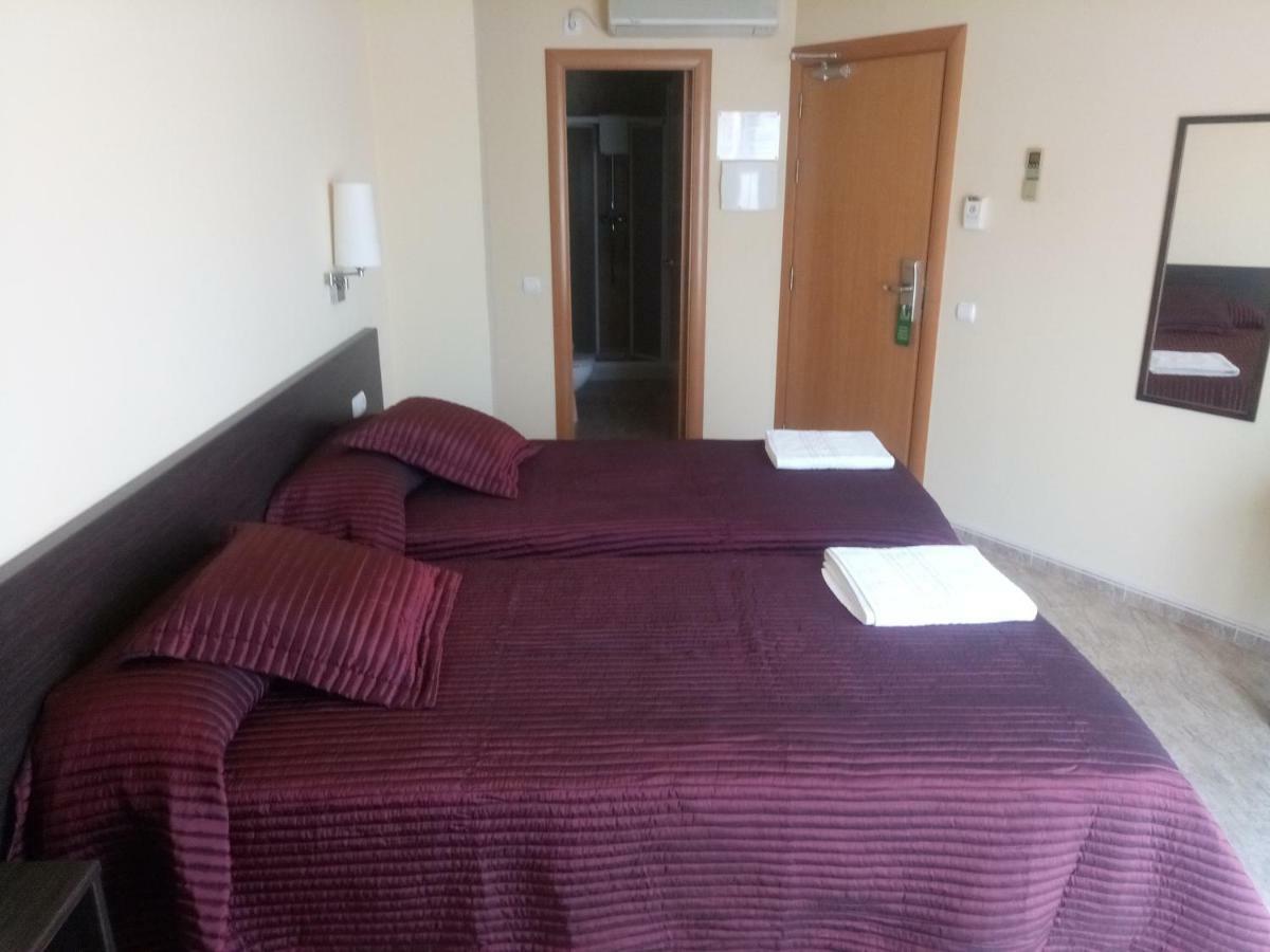 Hostal Sant Sadurni Sant Sadurní dʼAnoia Zewnętrze zdjęcie